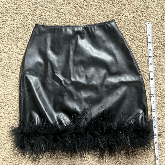 Black leather mini skirt - Picture 4 of 5